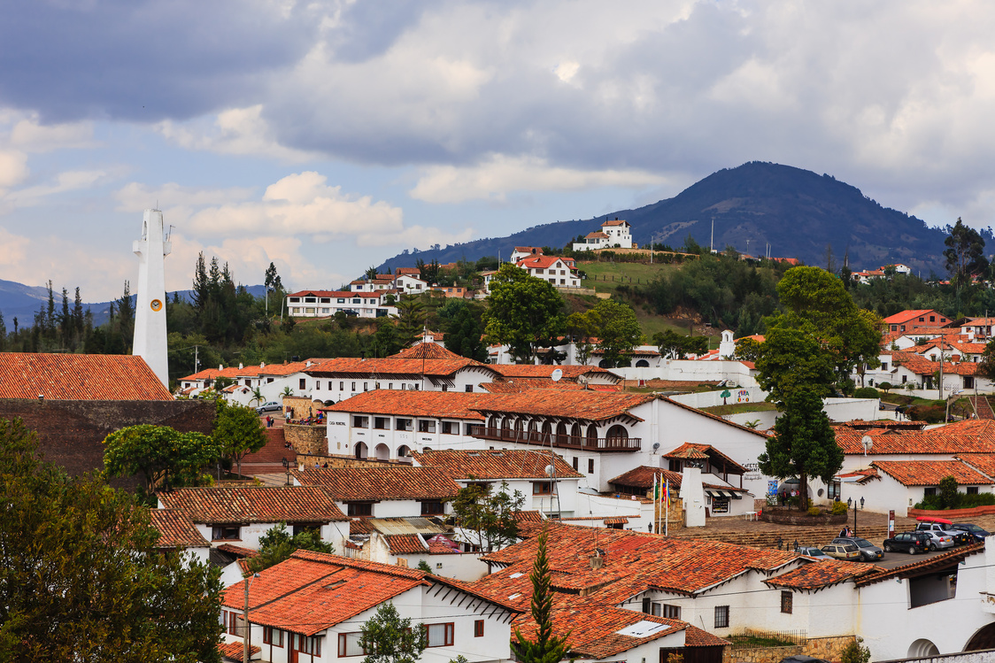 Guatavita, Colombia: Looking over terracota tiled roofs, towards the Andes